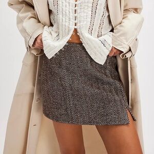 ASTR the Label Covina Brown Herringbone Mini Skirt Size Large